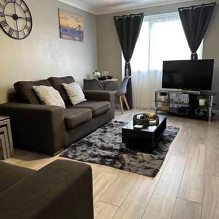 Modern Cosy Warm Home With Free Parking Chelmsford Eksteriør bilde