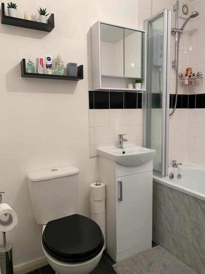 Modern Cosy Warm Home With Free Parking Chelmsford Eksteriør bilde